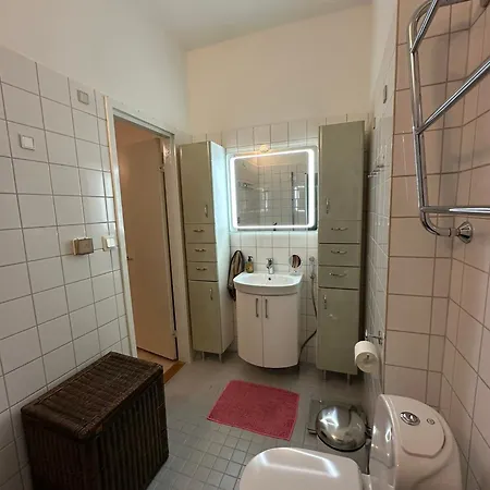 Valoisa Ja Tilava Kaupunkikoti 73 Nelioetae Apartament *