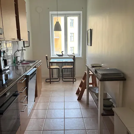 Valoisa Ja Tilava Kaupunkikoti 73 Nelioetae Apartament Helsinki