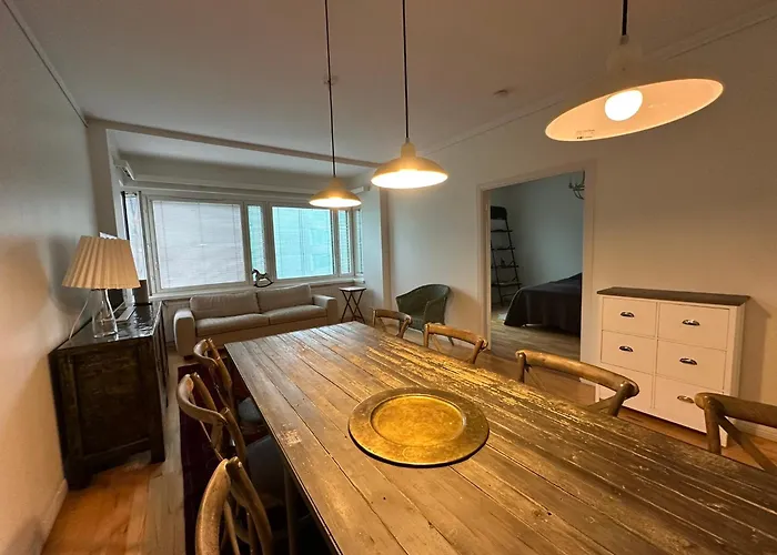 Lejlighed Valoisa Ja Tilava Kaupunkikoti 73 Nelioetae Helsinki